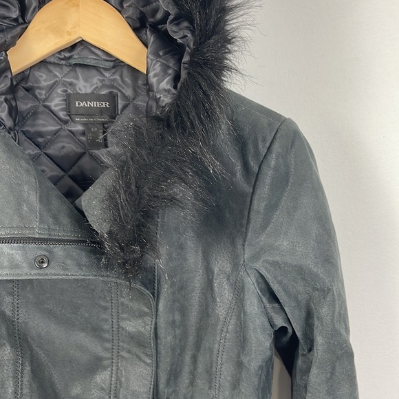 Danier Black Leather Fur Trim Moto Jacket - S - Picture 3 of 5